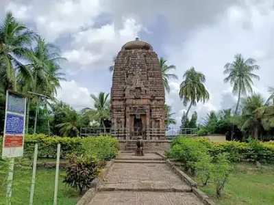 மேற்கு திசை நோக்கி அமைந்திருக்கும்  அதிசய சிவன் கோயில்   நாள்பட்ட நோய்களையும் குணமாக்கும்     இப்படி ஒரு வரலாறு இருக்கா 