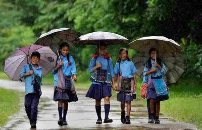 கனமழை காரணமாக இந்த மாவட்டங்களில் உள்ள பள்ளிகளுக்கு இன்று விடுமுறை   