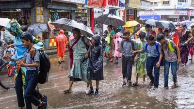 கனமழை     மதுரை கிழக்கு  வடக்கு தாலுக்காக்களில் உள்ள பள்ளிகளுக்கு இன்று விடுமுறை   