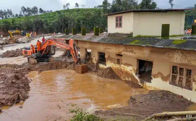 wayanad landslides   சாப்பாடுக்கு 10 கோடி   ஆடைக்கு 11 கோடி     ஆக மொத்தம் இத்தனை கோடியா   என்னடா பண்ணிவச்சிருக்கீங்க  