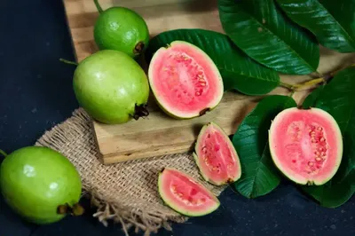 guava   தினமும் 2 கொய்யாப் பழம் போதும்    உடலில் நடக்கும் அதிசயத்தை நீங்களே பார்ப்பீங்க    