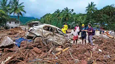 வயநாடு நிலச்சரிவு     இதுவரை 370 பேர் உயிரிழப்பு     வெளியான அதிகாரப்பூர்வ அறிவிப்பு    