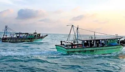 tn fishermen arrest   தொடரும் அட்டூழியம்   மீண்டும் 12 மீனவர்களை கைது செய்த இலங்கை கடற்படை    