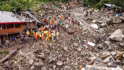 wayanad landslides   நிலச்சரிவில் சிக்கி உயிரிழந்தோரின் எண்ணிக்கை 406 ஆக உயர்வு     180 பேரை தேடும் பணி தீவிரம்  