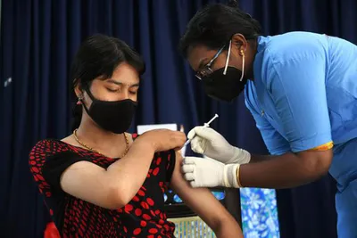 பெற்றோர் கவனத்திற்கு     9 14 வயது சிறுமிகளுக்கு hpv தடுப்பூசி போடுவதால் ஆபத்தா      உண்மை என்ன   